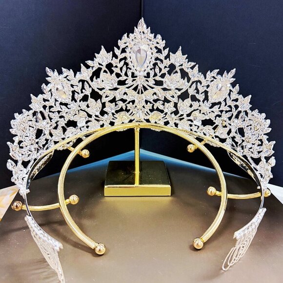 Royal Queen Crown, Silver Wedding Tiara, Pageant Crown, Crystal Bridal Hairpiece main image 7